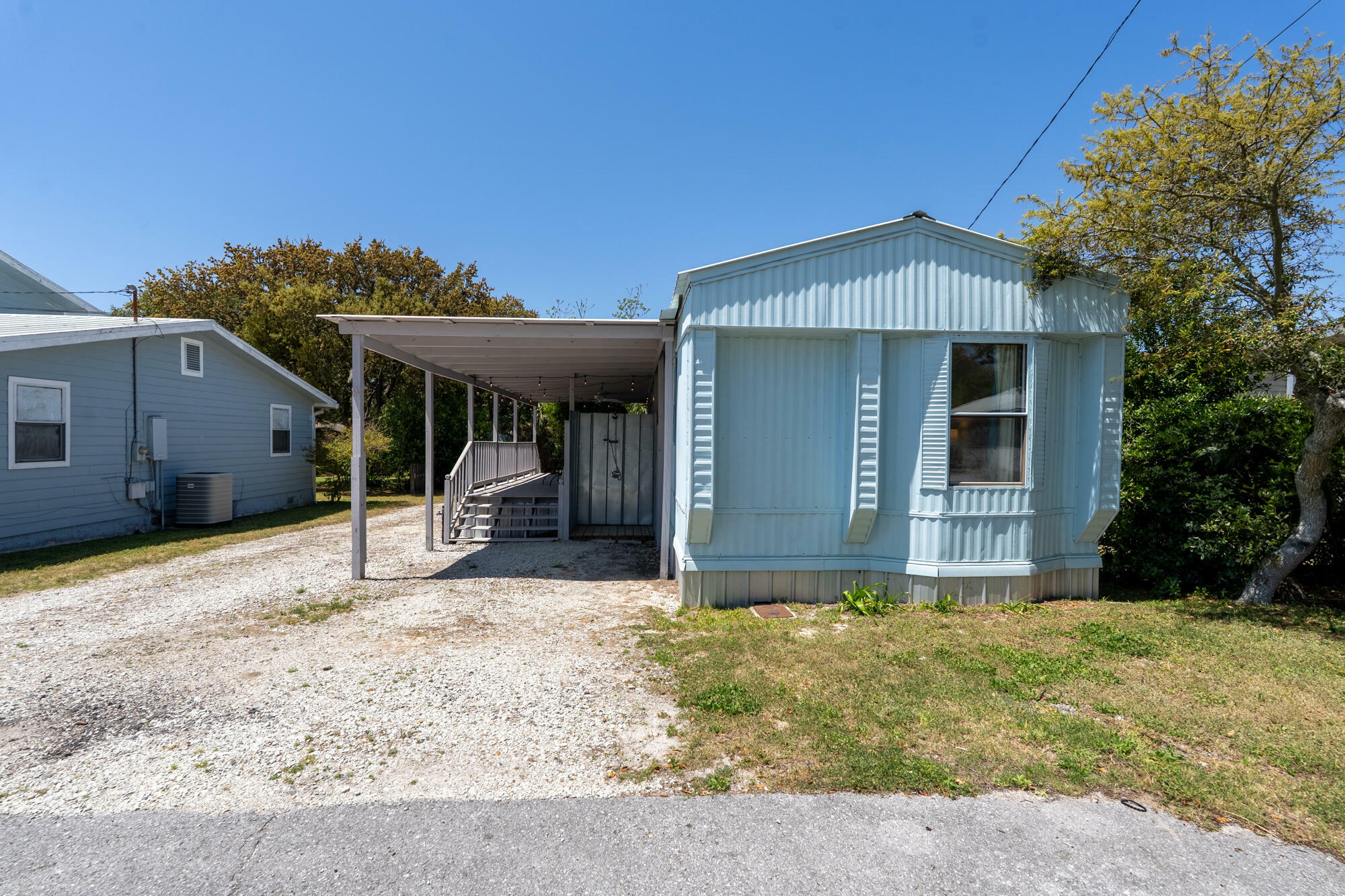 Property Photo: 231 Twin Lakes Drive FL 32413