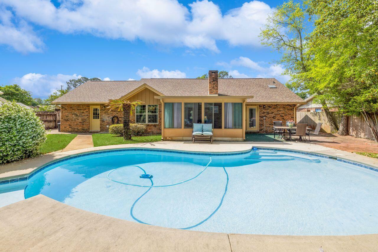 Property Photo: 14 Lakewood Street FL 32569