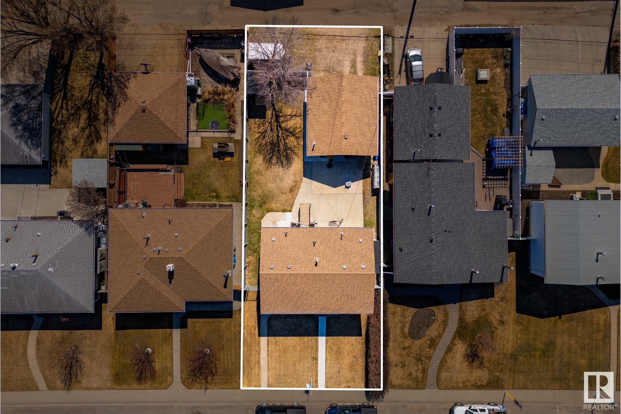 Property Photo: 6015 138 Avenue NW AB T5A 1E4