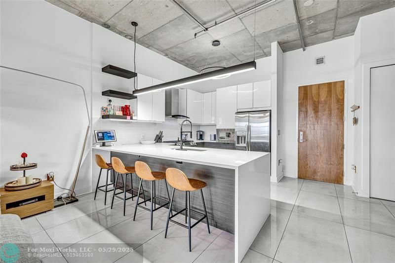 Property Photo: 411 NW 1st Ave 204 FL 33301