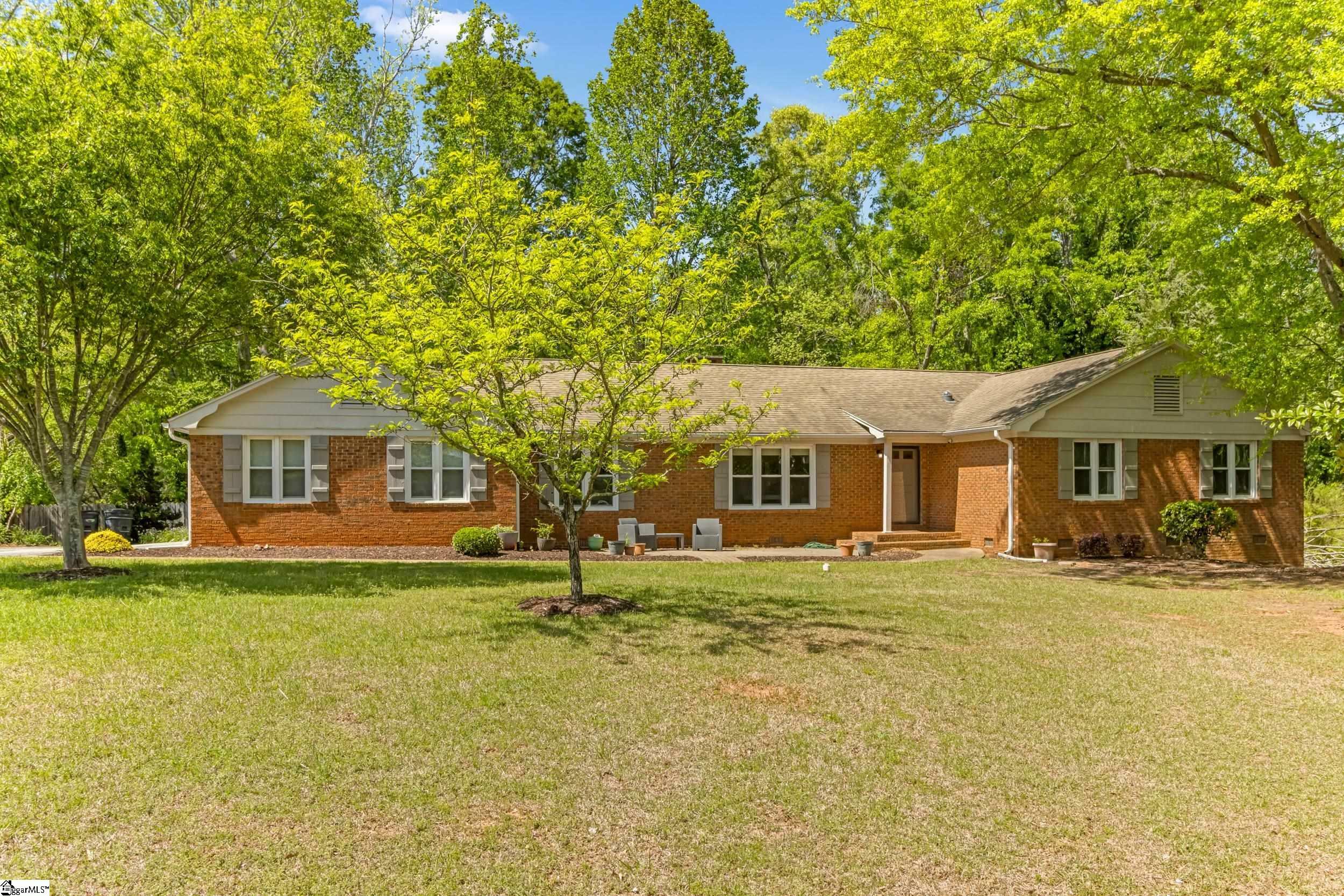 Property Photo: 711 Meadowbrook Drive SC 29307