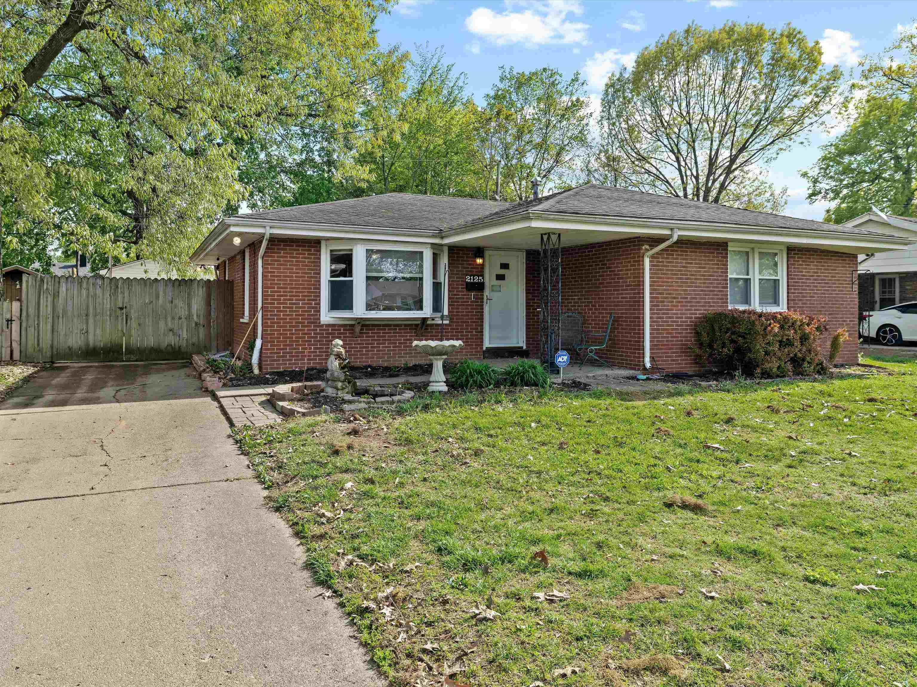Property Photo: 2125 Mahrendale Avenue IN 47714