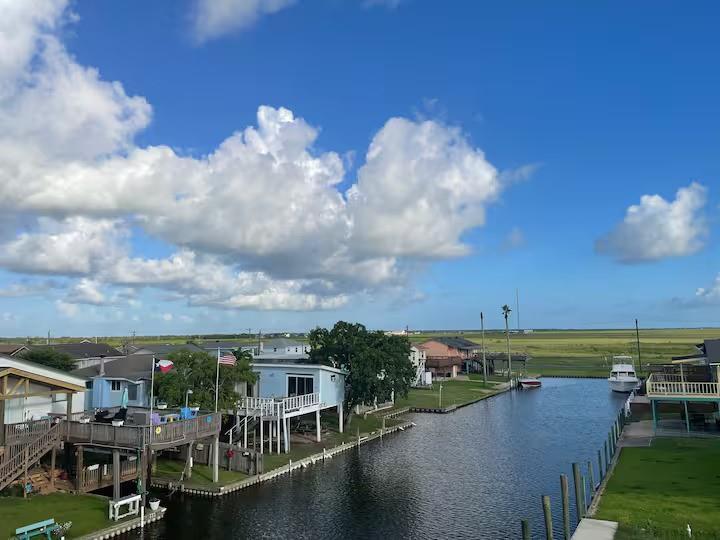 Property Photo: 126 Driftwood TX 77541
