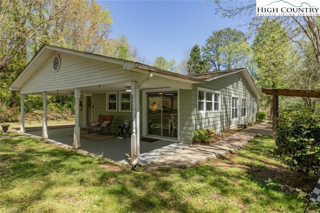Property Photo: 104 Fairmont Drive NC 28697