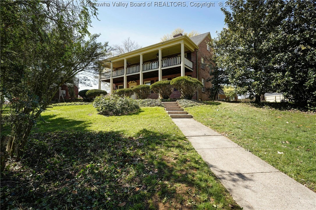 1055 Highland Drive  Saint Albans WV 25177 photo