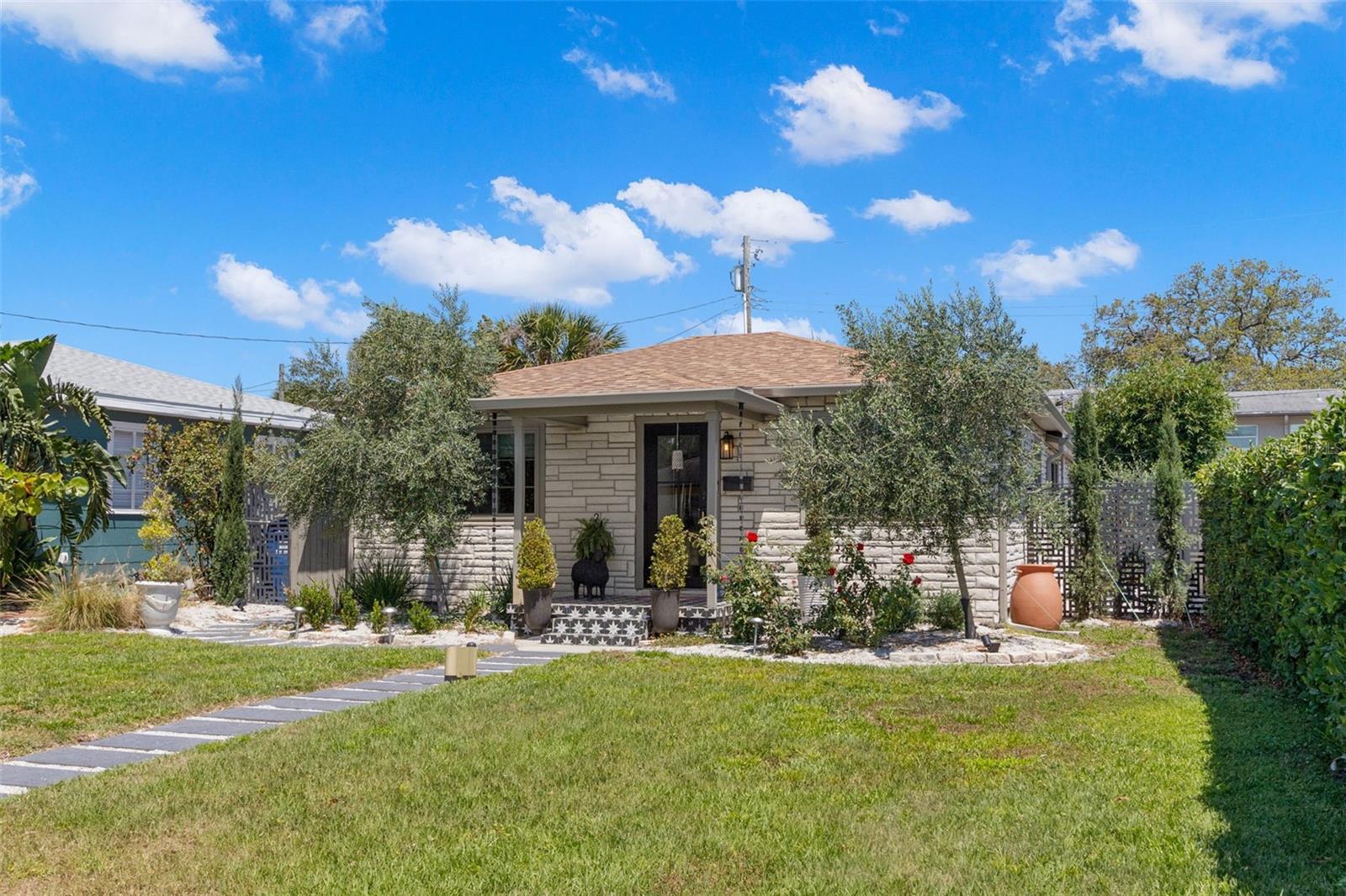 Property Photo: 4829 20th Avenue N FL 33713