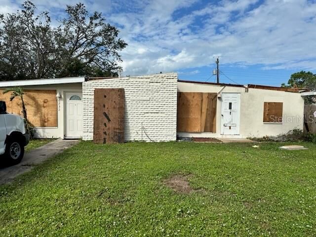 Property Photo: 6232 Wellesley Drive FL 34207