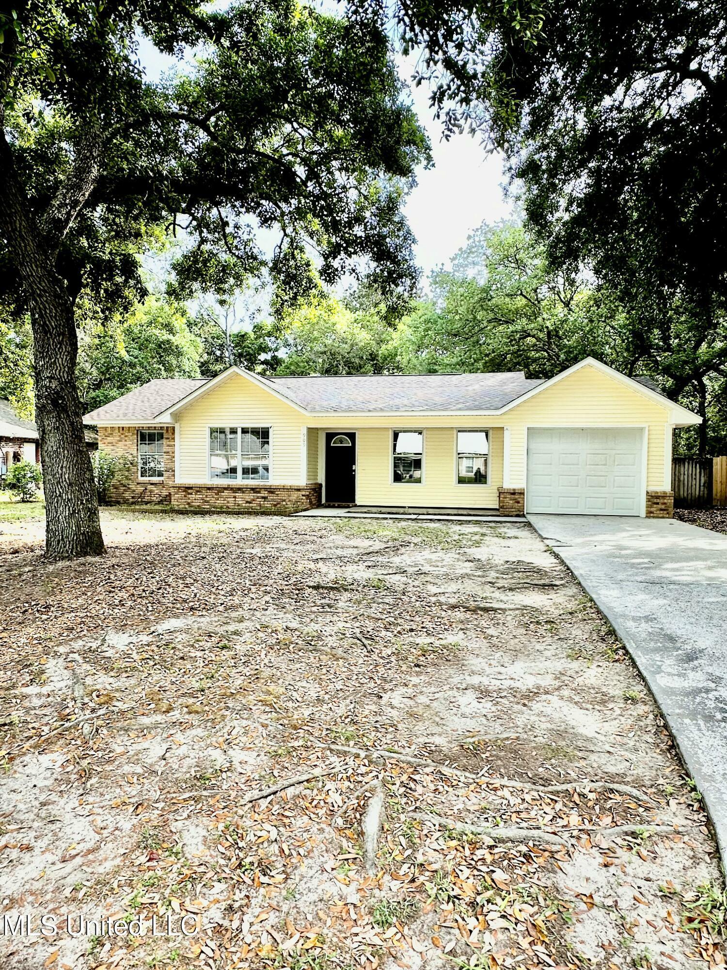 Property Photo: 909 Orange Street MS 39564