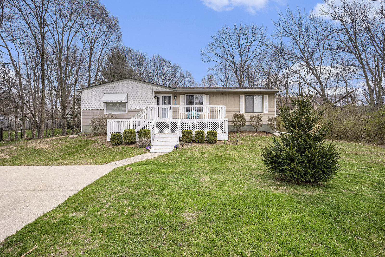 Property Photo:  75 Pershing Street  MI 49090 