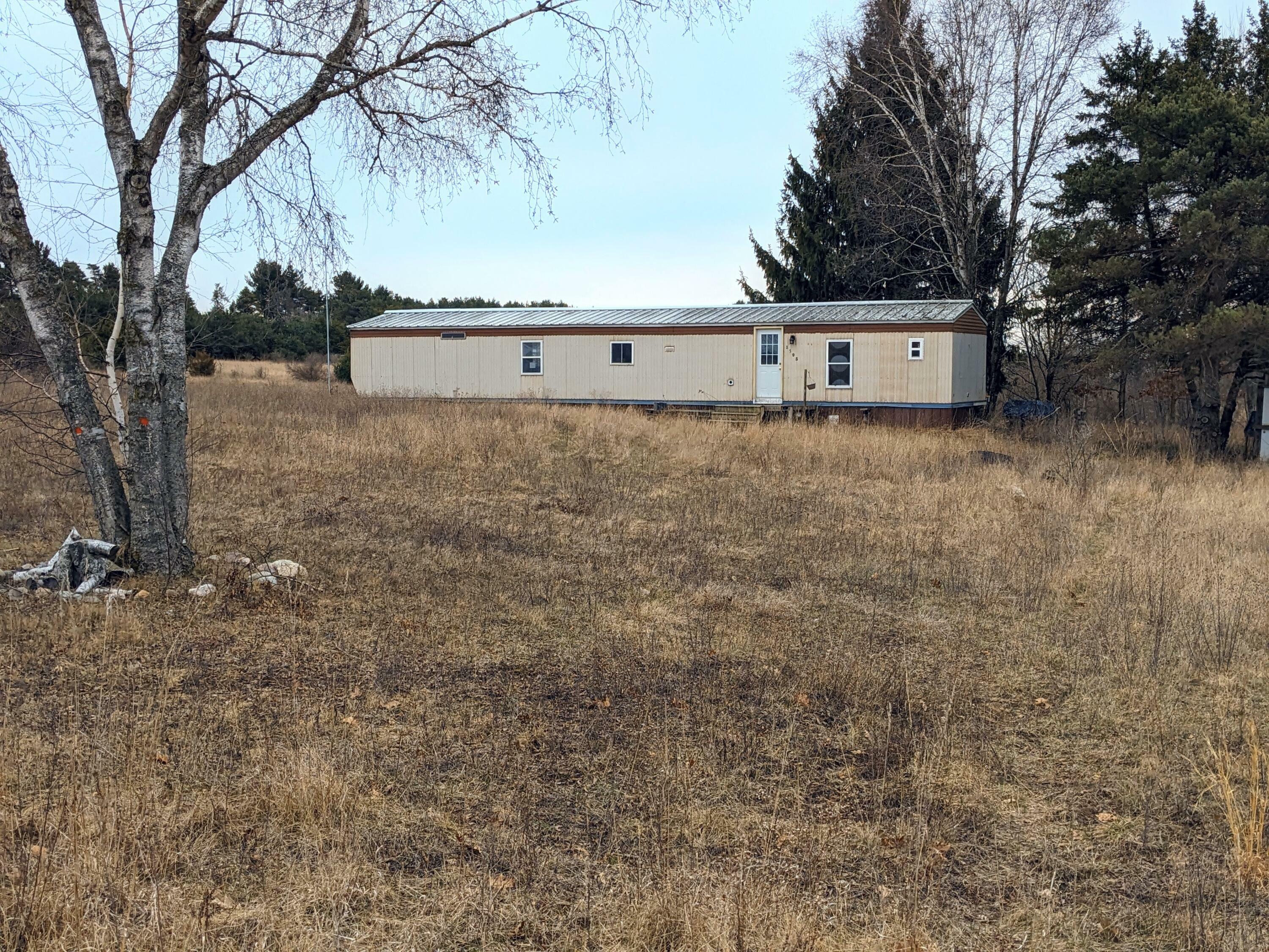 Property Photo: 1595 N County Line Road MI 48886
