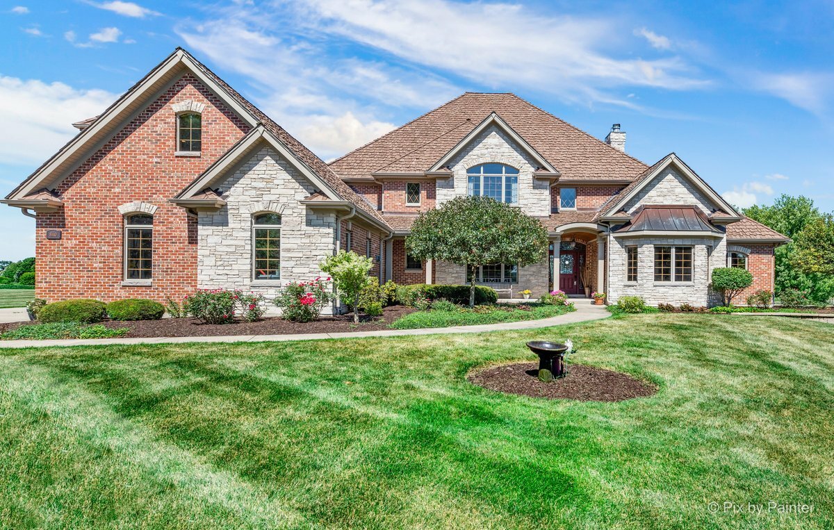Property Photo: 8110 Carriage Lane IL 60081