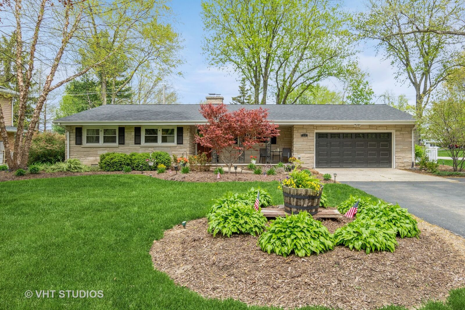 Property Photo:  23 Orchard Avenue  IL 60543 