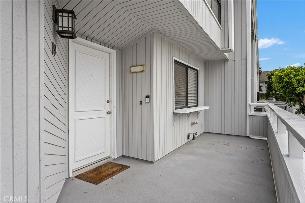 Property Photo: 19 Barlovento Court 7 CA 92663