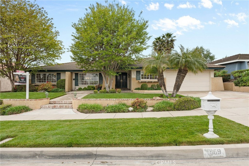 Property Photo:  1869 N O'Malley Way  CA 91784 