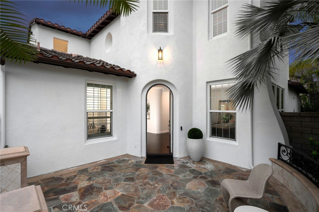 Property Photo:  1934 W Red Fox Road  CA 92704 