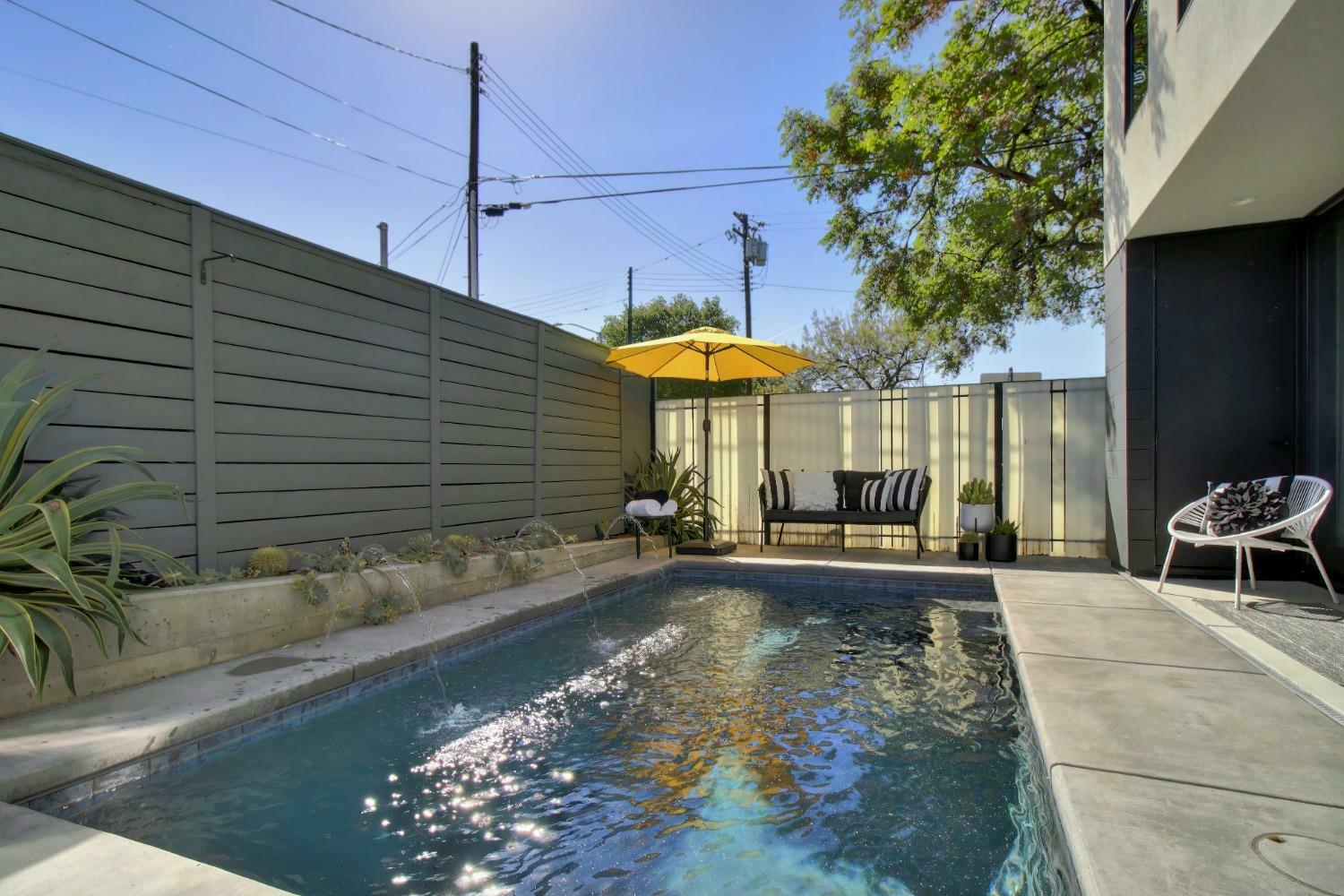 Property Photo:  1006 Yale Street  CA 95818 