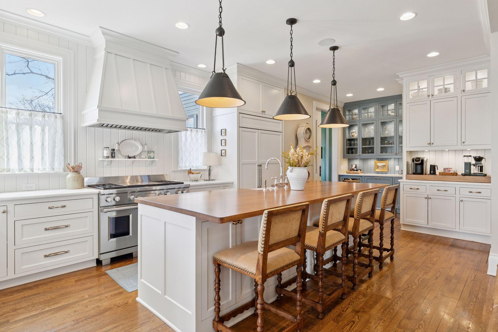 Property Photo: 683 Osceola Avenue MN 55105