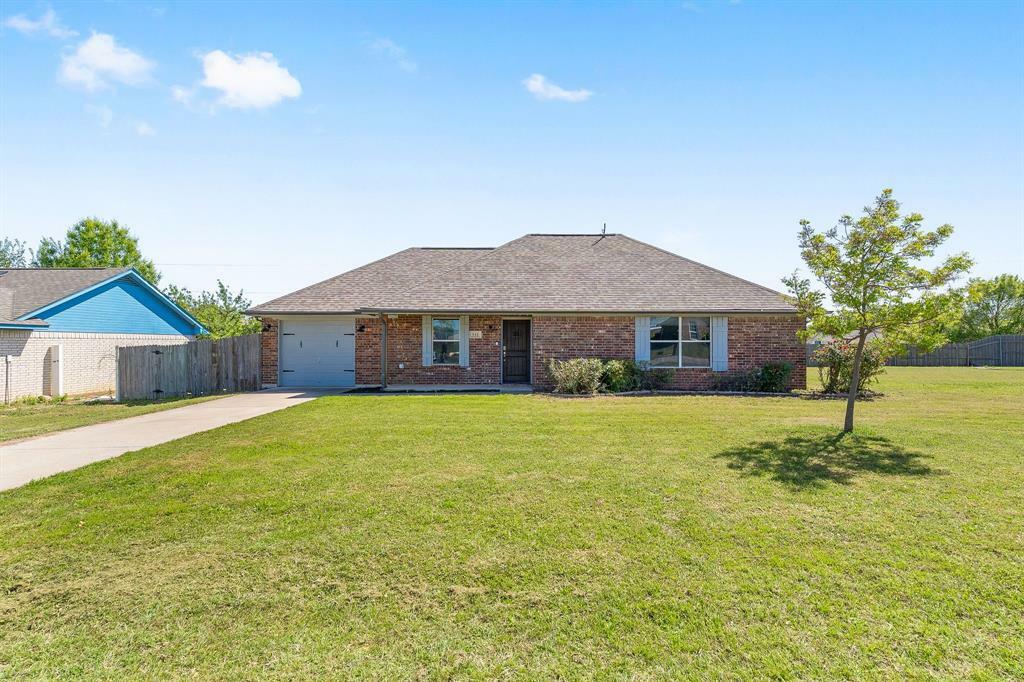 Property Photo: 512 Brookfield Drive TX 76023