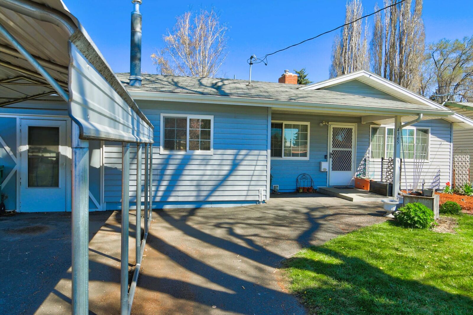 Property Photo: 4345 Fargo Street OR 97603