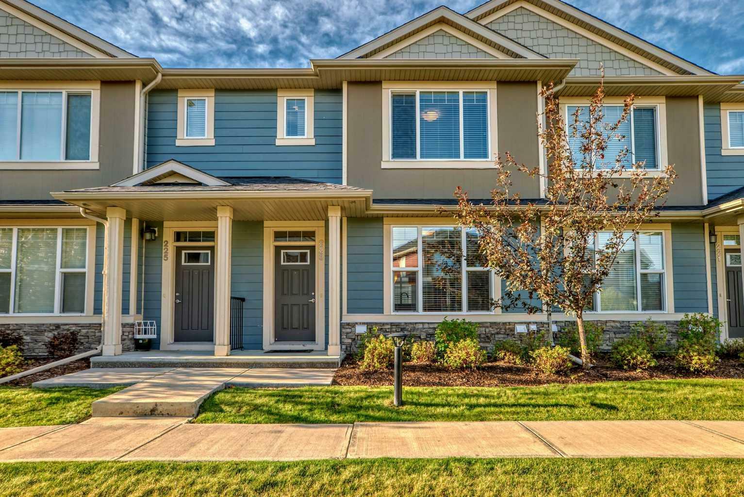 Photo de la propriété: 223 Panatella Walk NW AB T3K 0Z3