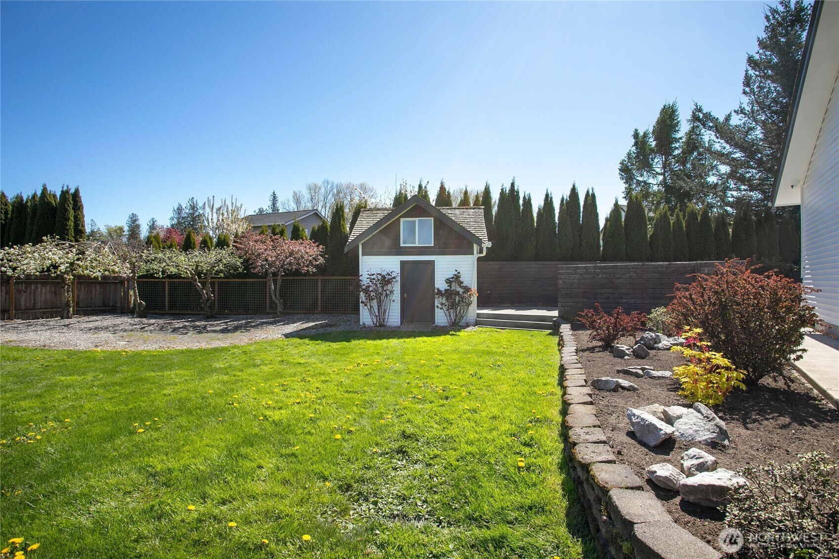 Property Photo:  122  Jefferson Court  WA 98295 