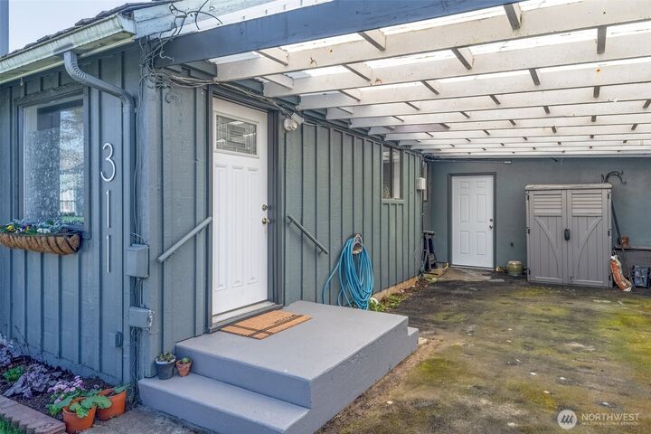 Property Photo:  311 SE 3rd Street  WA 98631 