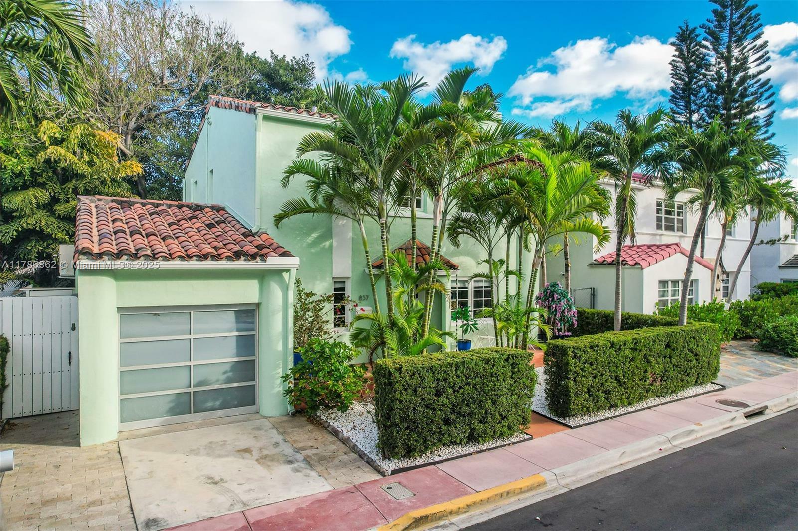 Property Photo:  837 Espanola Way  FL 33139 