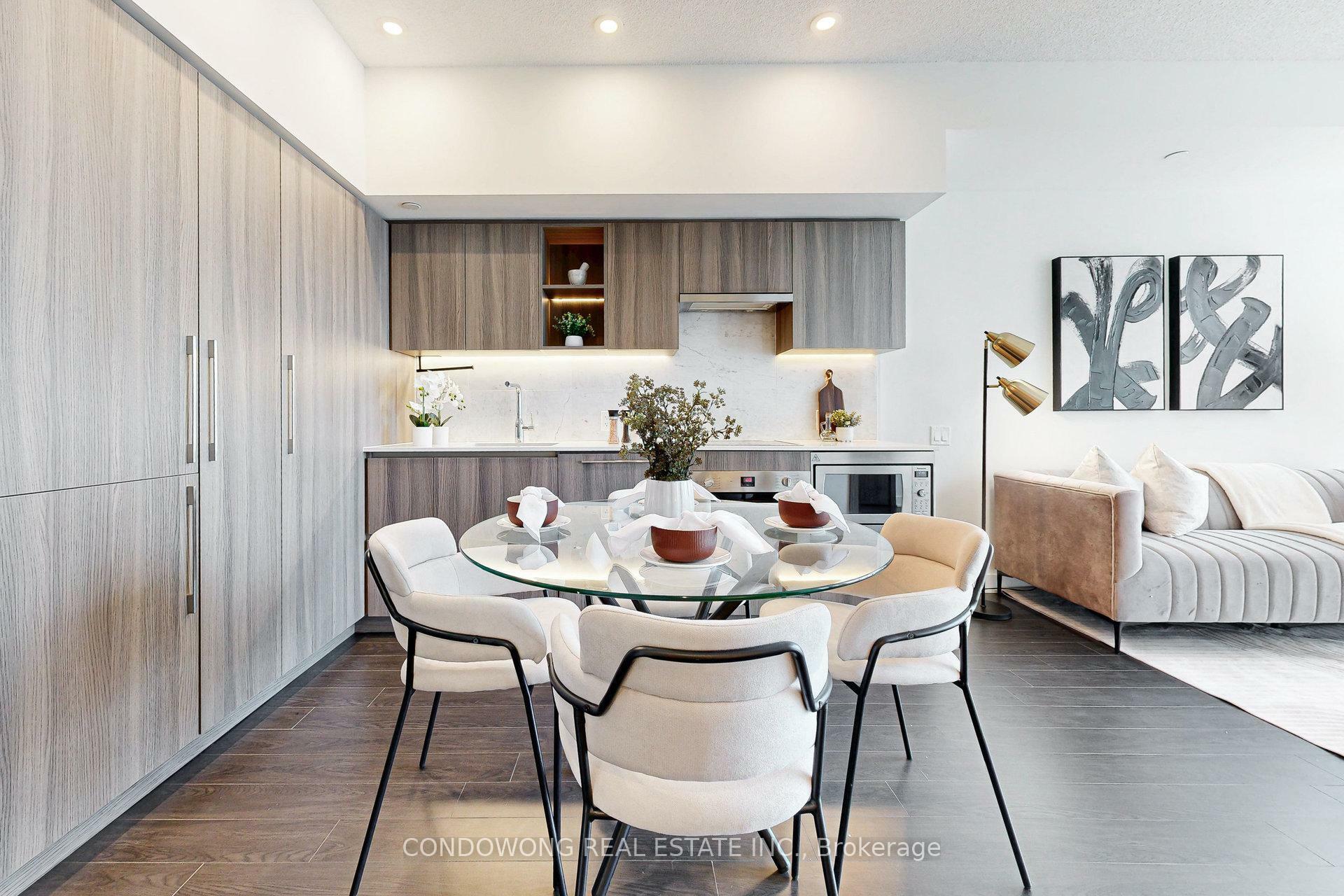 Property Photo: 19 Bathurst Street 3508 ON M5V 0N2