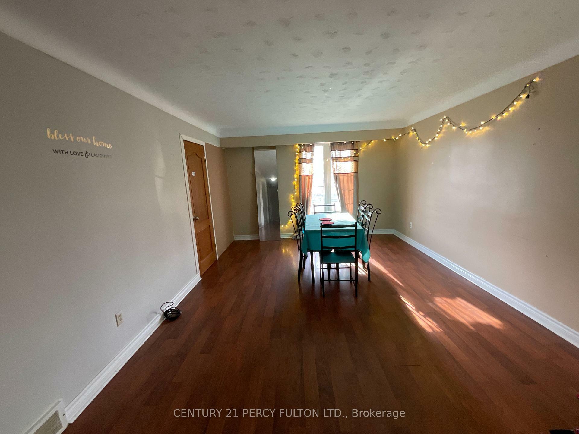 Photo de la propriété: 2 Trelawn Parkway E ON L3C 1W3