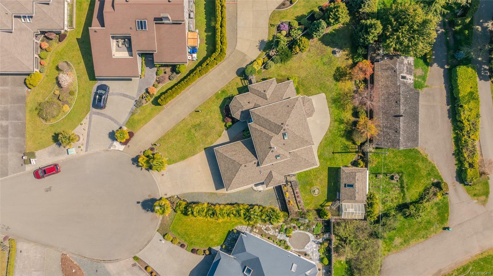 Property Photo: 442 Heather Pl BC V9P 1A2