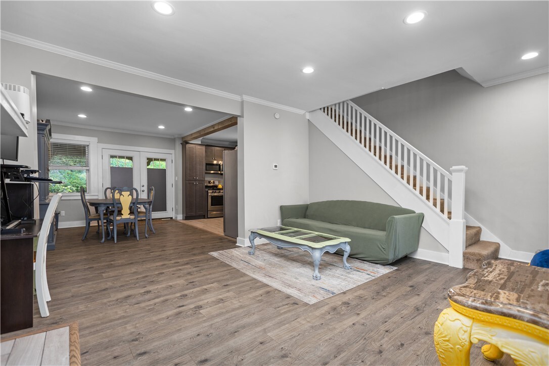 Property Photo:  152 Oakview Ave  PA 15218 