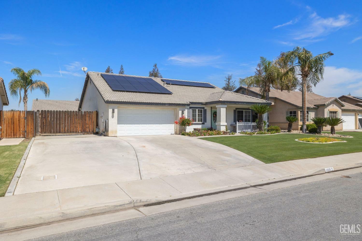 Property Photo: 10012 Polo Saddle Drive CA 93312