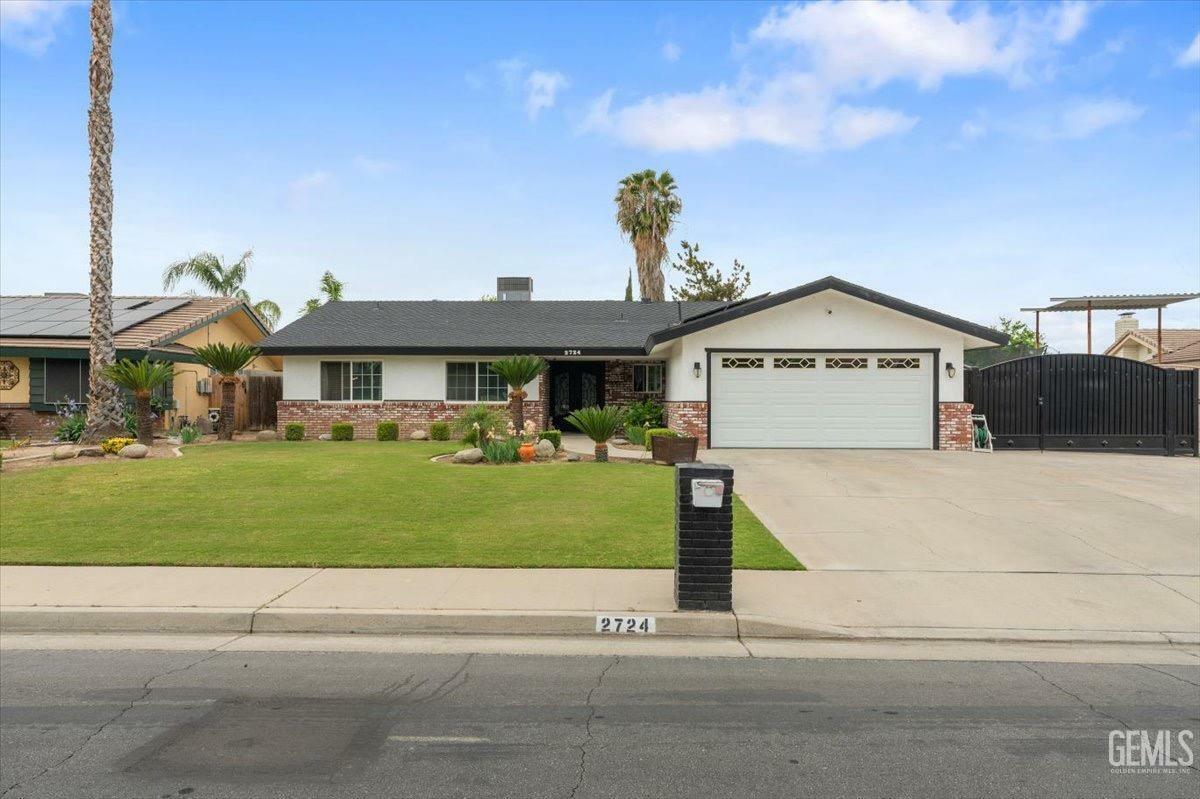 2724 Hempstead Lane  Bakersfield CA 93309 photo