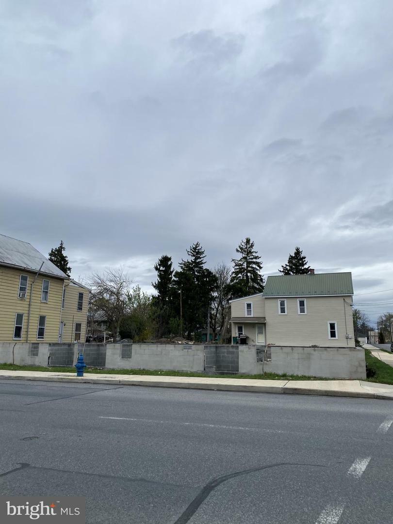 Property Photo: 131-135-137 E Garfield Street PA 17201