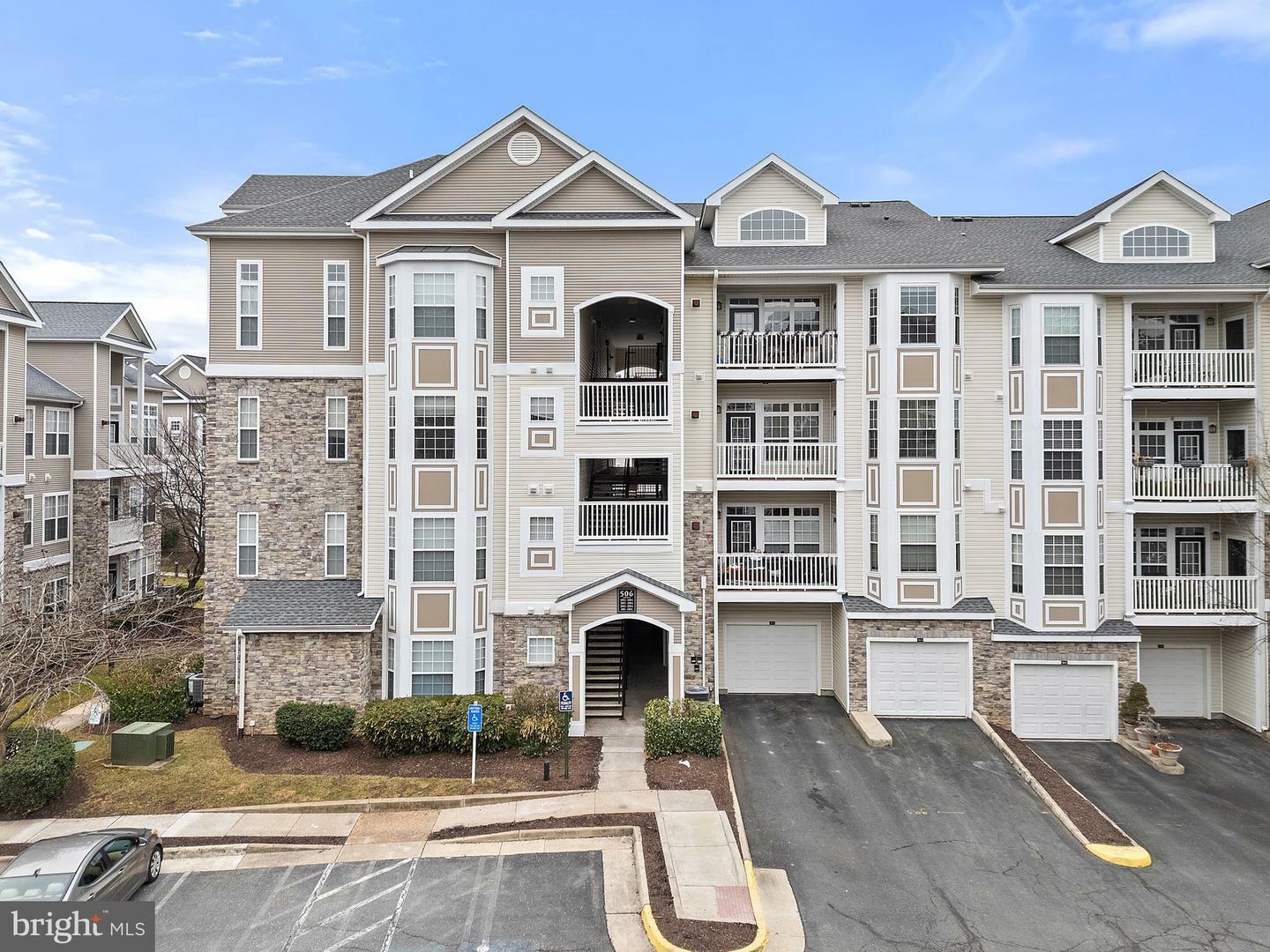 Property Photo: 506 Sunset View Terrace SE 302 VA 20175