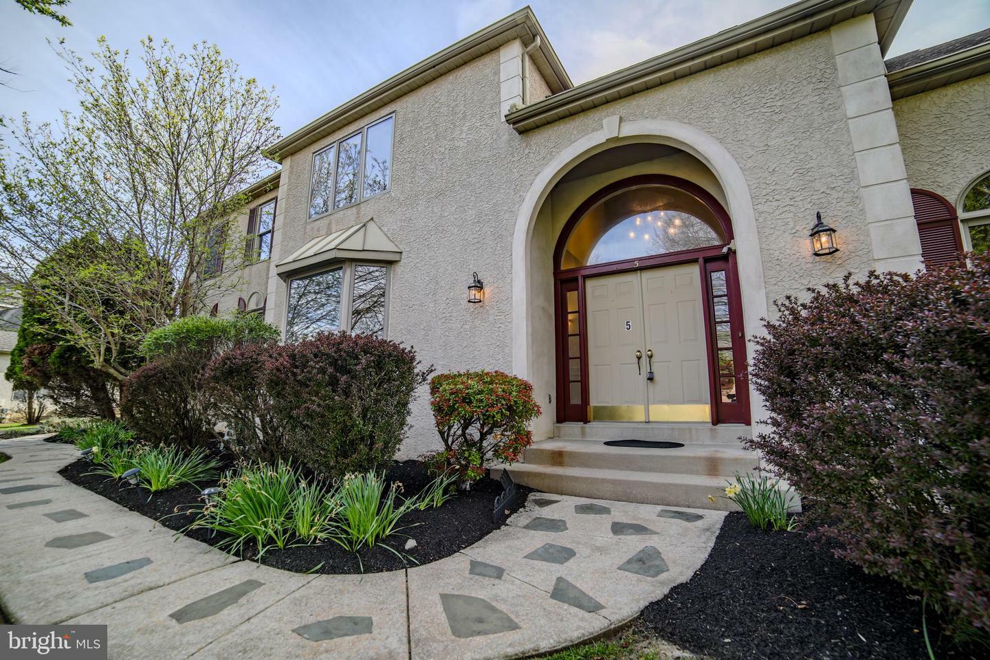 Property Photo: 5 Barleycorn Drive PA 19008
