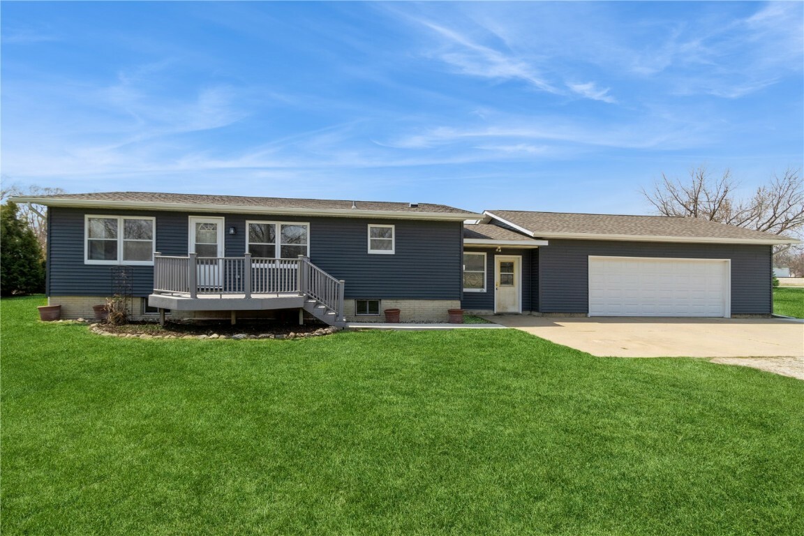 Property Photo: 125 4th Street S IA 52351