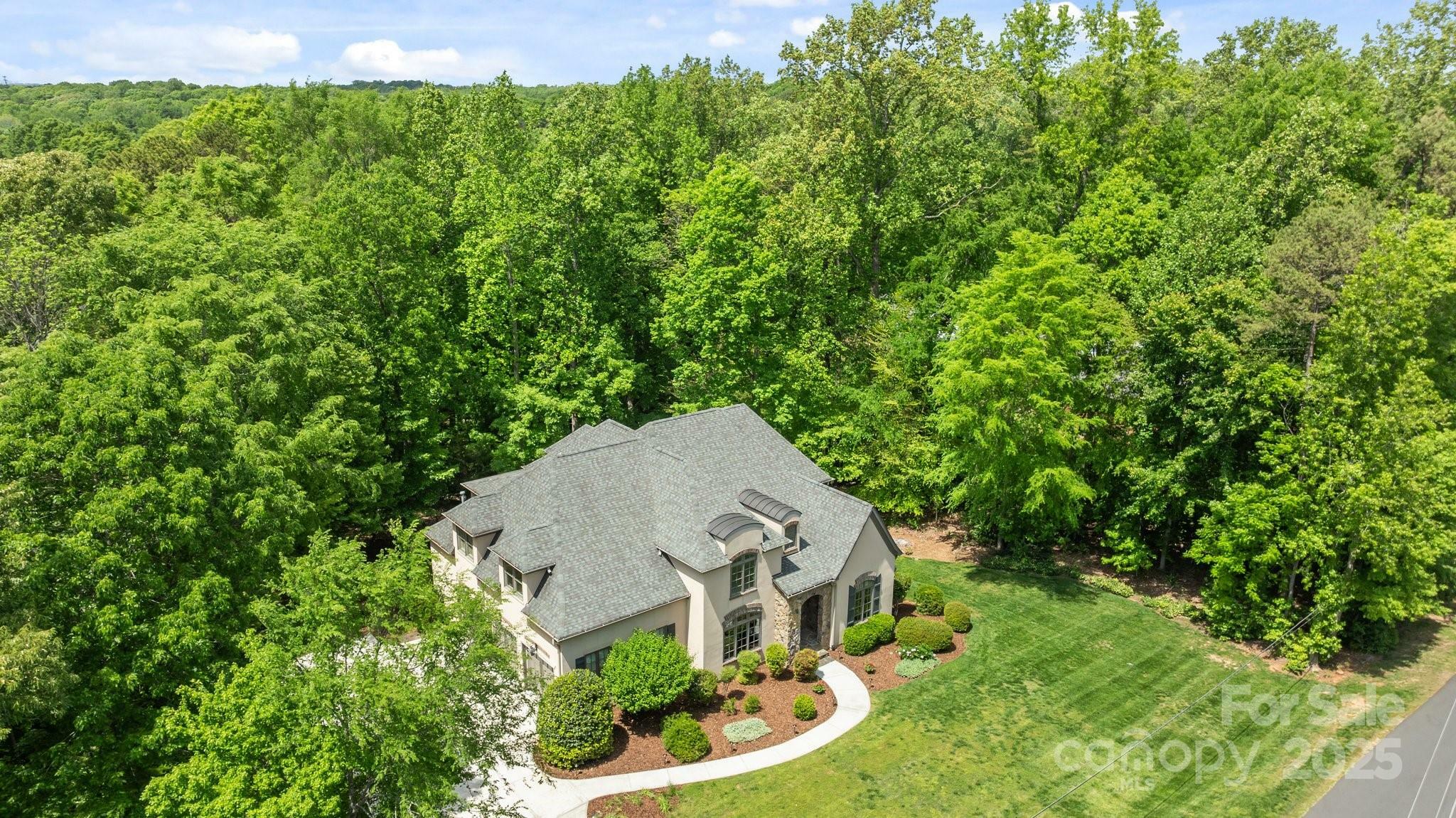 Property Photo: 914 Elizabeth Lane NC 28105