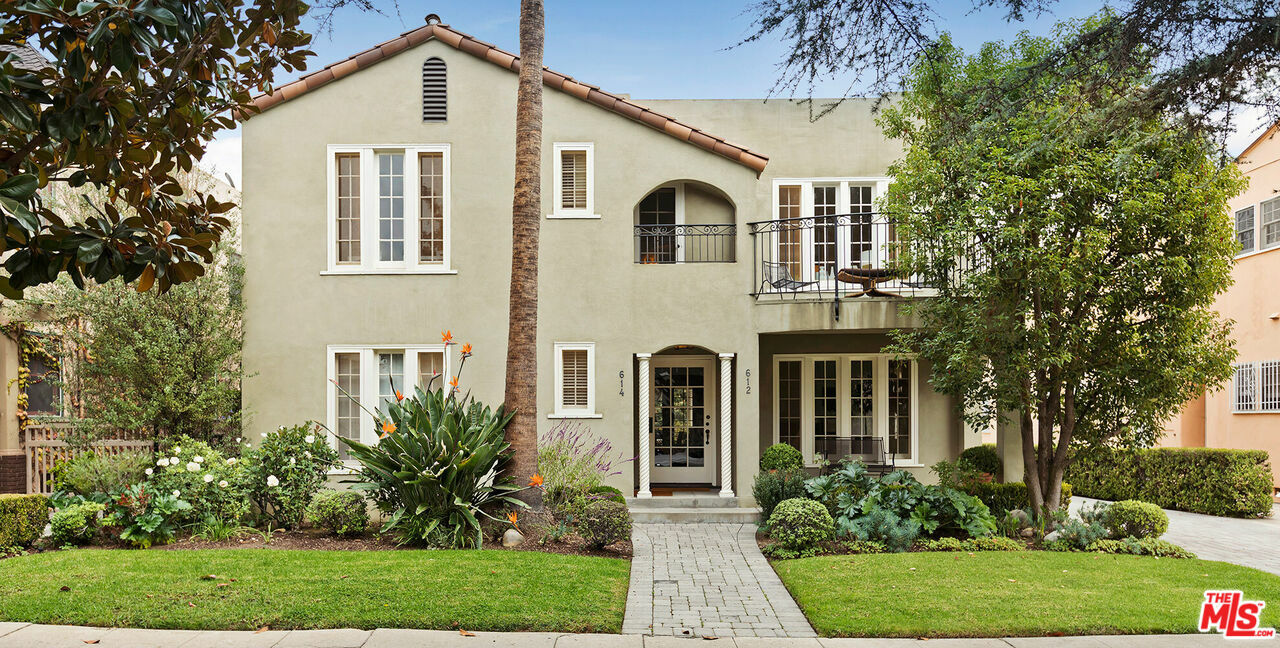 612 N Beachwood Dr  Los Angeles CA 90004 photo