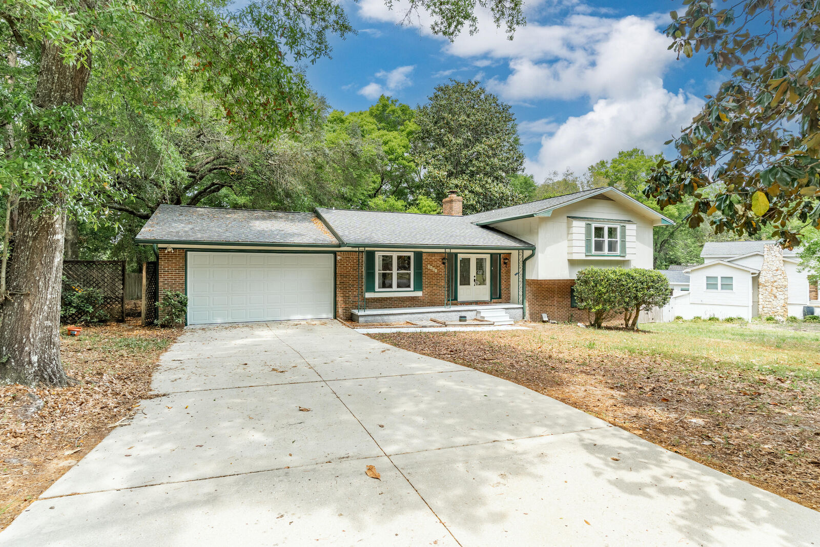 Property Photo: 2401 Roberts Drive FL 32578