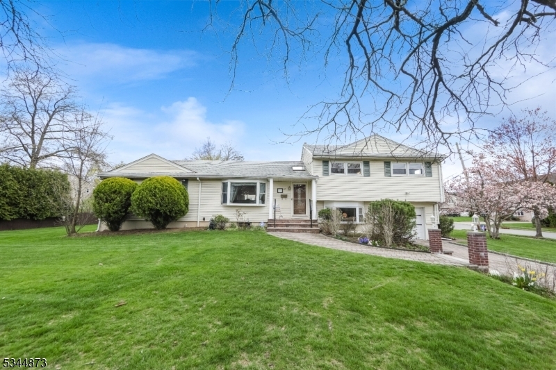167 Rolling Hills Rd  Clifton City NJ 07013 photo