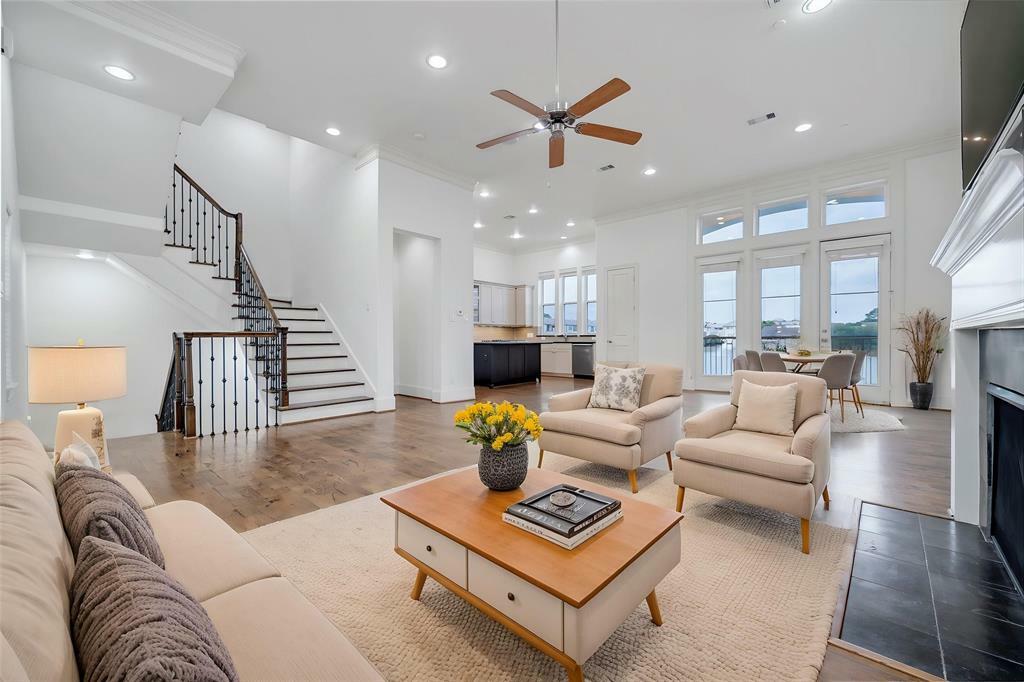 Property Photo: 2202 Lakeshore Edge Drive TX 77080
