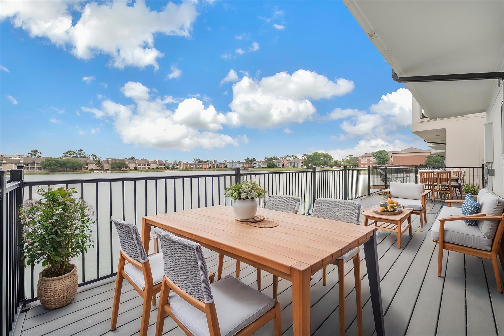 Property Photo: 2202 Lakeshore Edge Drive TX 77080