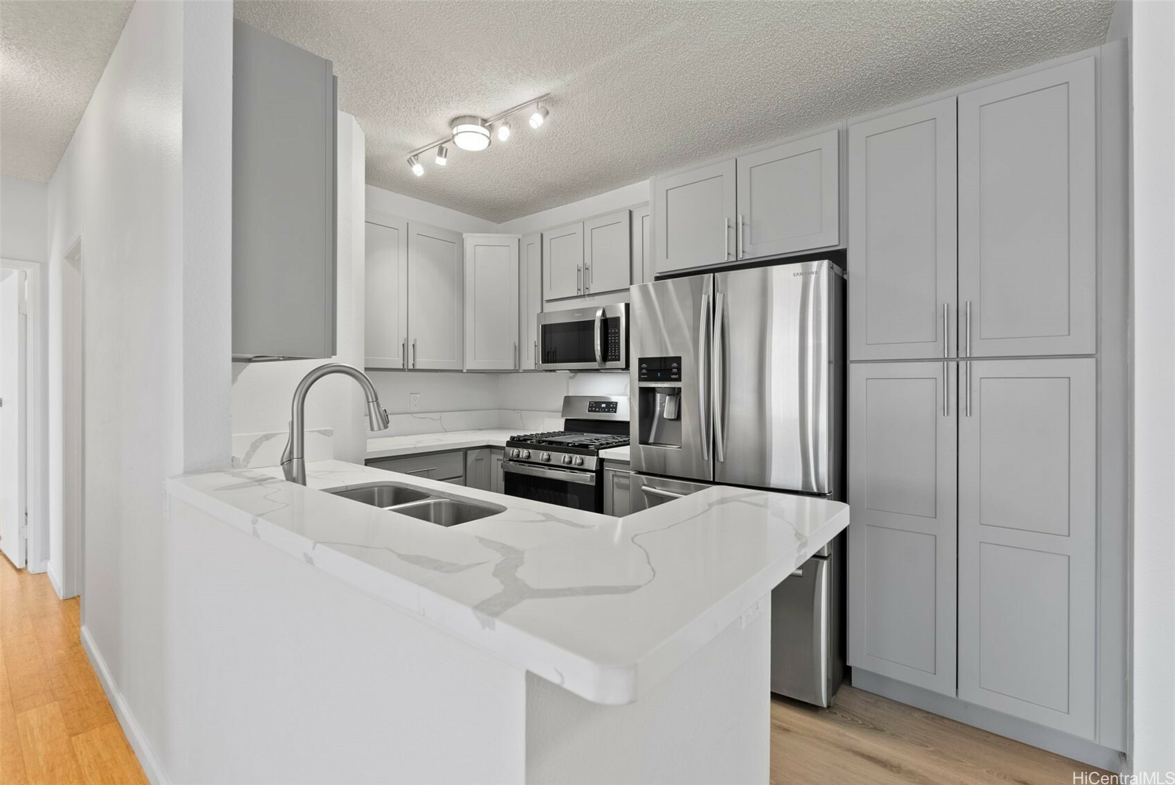 Property Photo: 91-534 Puamaeole Street 48T HI 96706