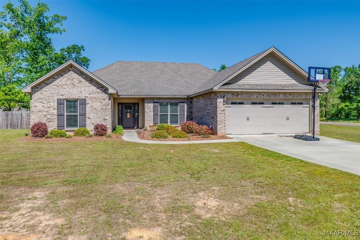 Property Photo:  1017 Ridge Point Drive  AL 36022