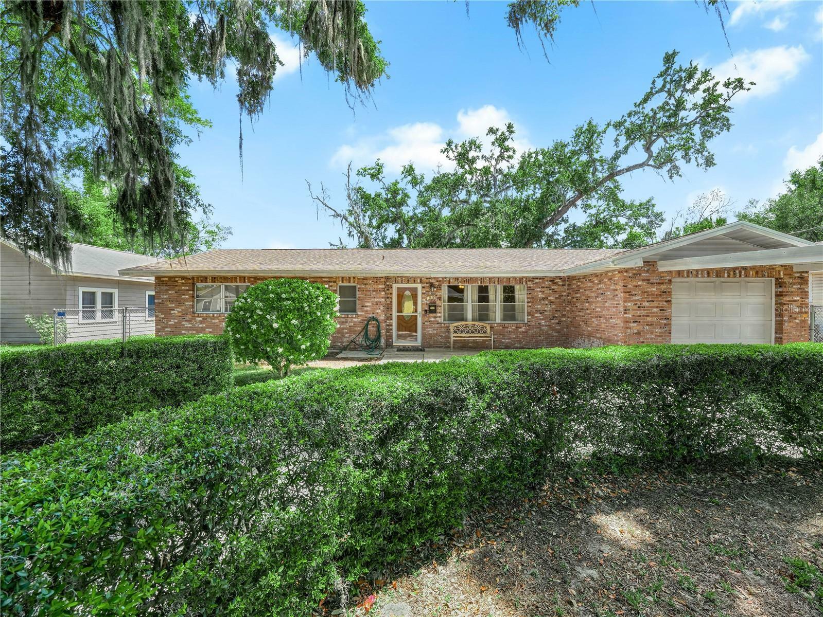 Property Photo:  115 W Lee Street  FL 33563 