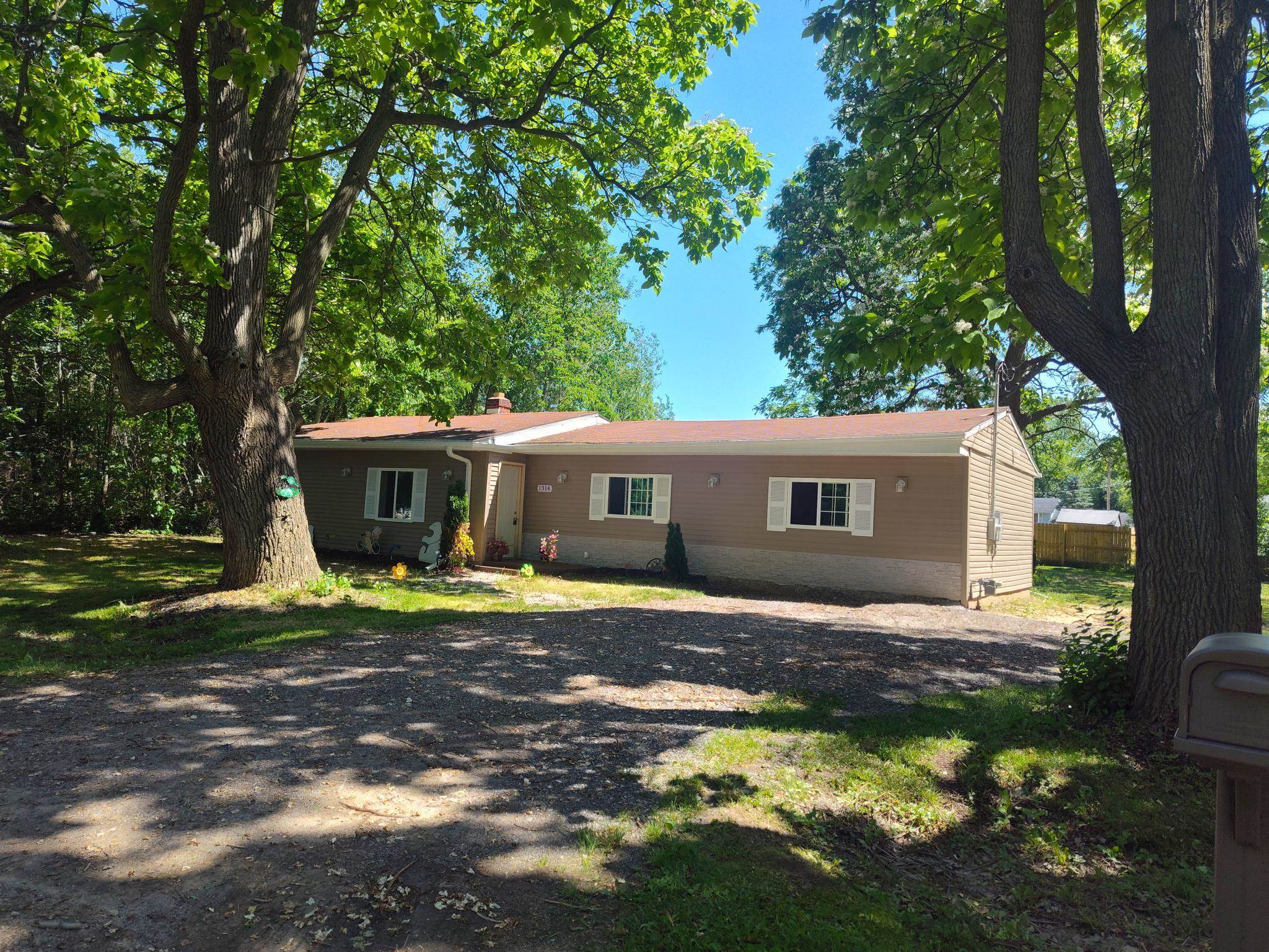 Property Photo:  1314 Alexandrine Street  MI 48458-1709 