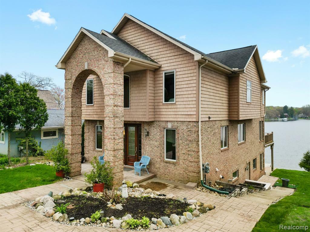 Property Photo: 11589 Ember MI 48350 3507