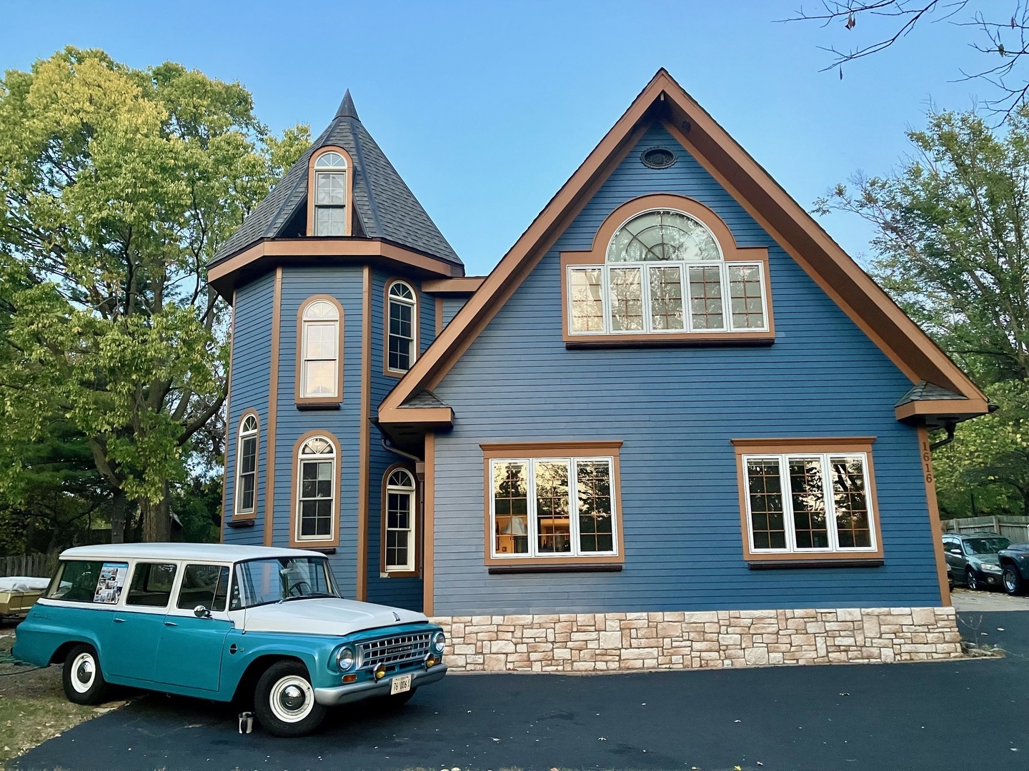 Property Photo: 1616 Riverside Avenue IL 60174