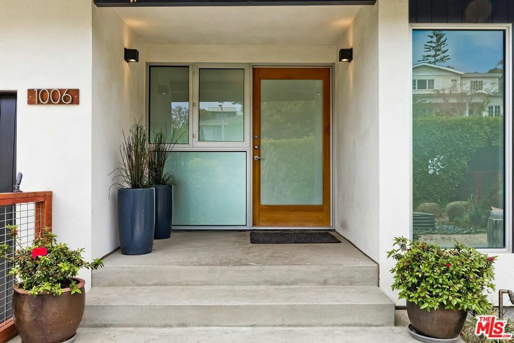 Property Photo: 1006 Berkeley Street CA 90403
